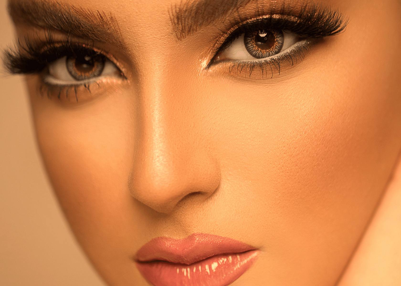 This Surprise Feature in Lash Clusters Has Everyone Going Wild